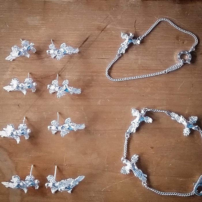 JewelleryWood's tweet image. In my studio today making stock ready for the lovely bun club ladies to buy #oneoffdesigns #handmade @ChelseaBunClub