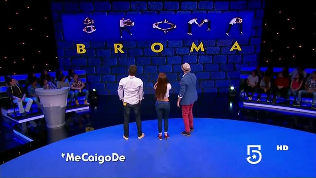 CrisPaula8's tweet photo. La mejor #BROMA #MeCaigoDe 😂😂 Espectacularrr @Anboy88 @fastlicht @faisirrito 👏👏 @MeCaigoDeRisa http://t.co/CM3XKgl5Za