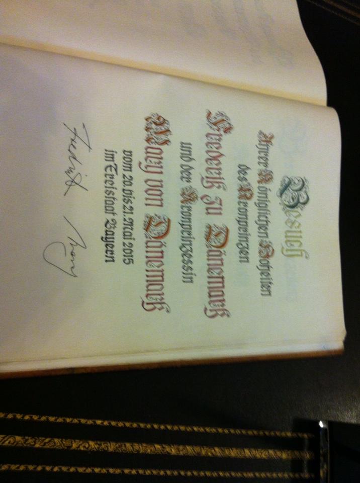 Das schreiben dänische Kronprinzen in Goldene Bücher.