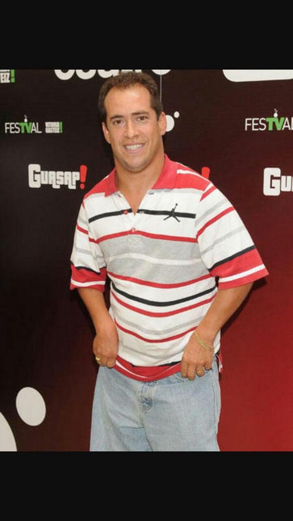 CarlosN_8's tweet photo. Oye @Langui_Oficial tu como te haces pajas? Con tenazas? http://t.co/iXZtYyr78j