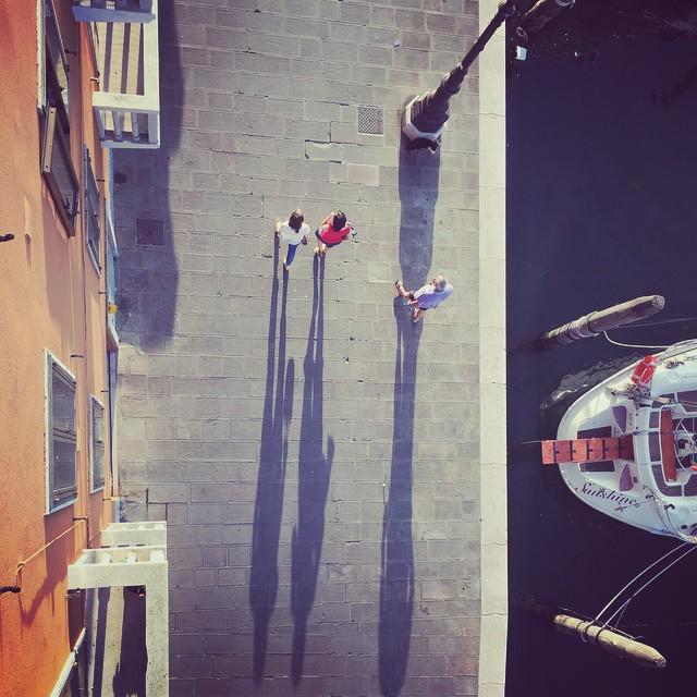 muvimo's tweet image. #people #red #white #shadow #prospect bit.ly/1FvjjHg