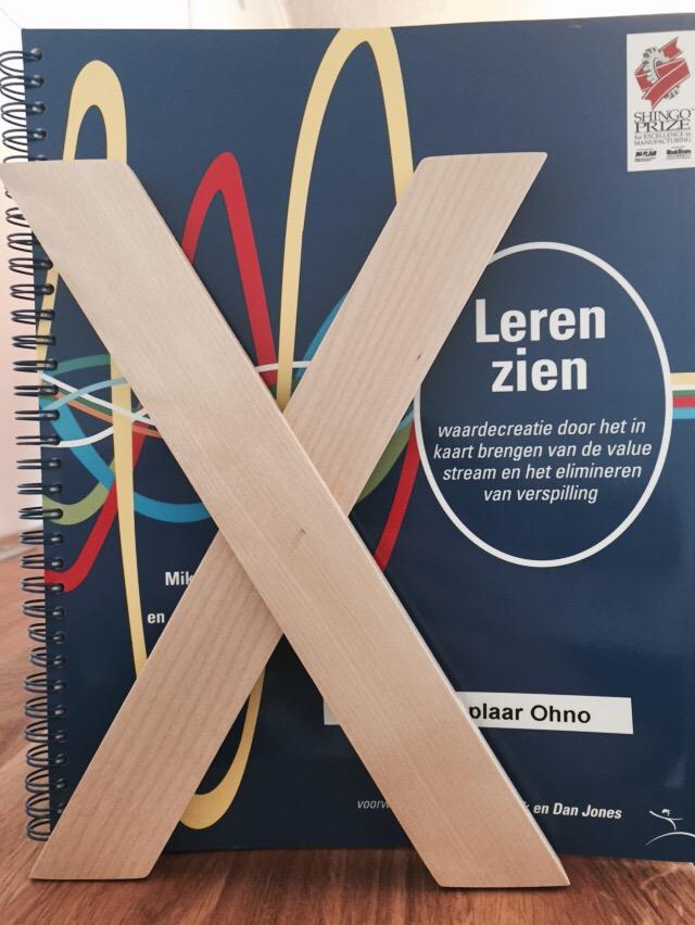 Met zo'n boekenkast kunnen we concluderen dat @Arpa_nl de Business X-Factor heeft. Samen met <a href="/erikjan/">Erik Jan Koedijk</a> #BXF geven