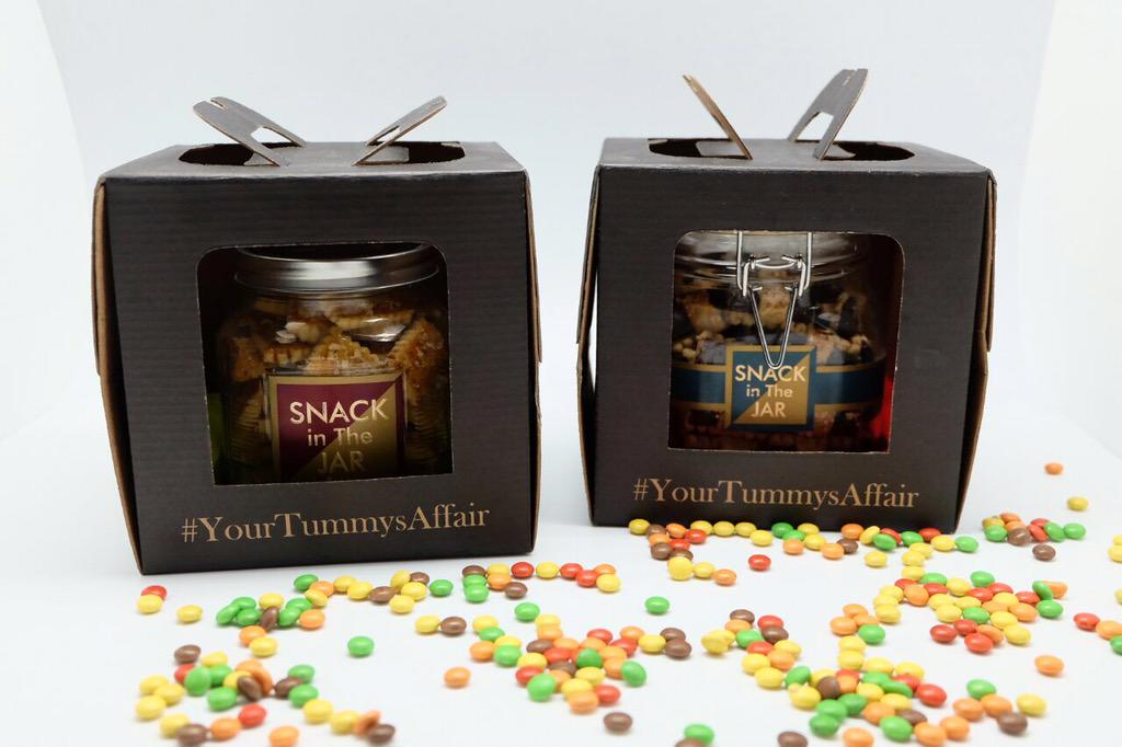 RobertHarianto's tweet photo. 7. Kami buat box seperti ini karena selain bisa dimakan sendiri.ita perfect for a gift  @PodomoroUniv http://t.co/NKgDgM4und