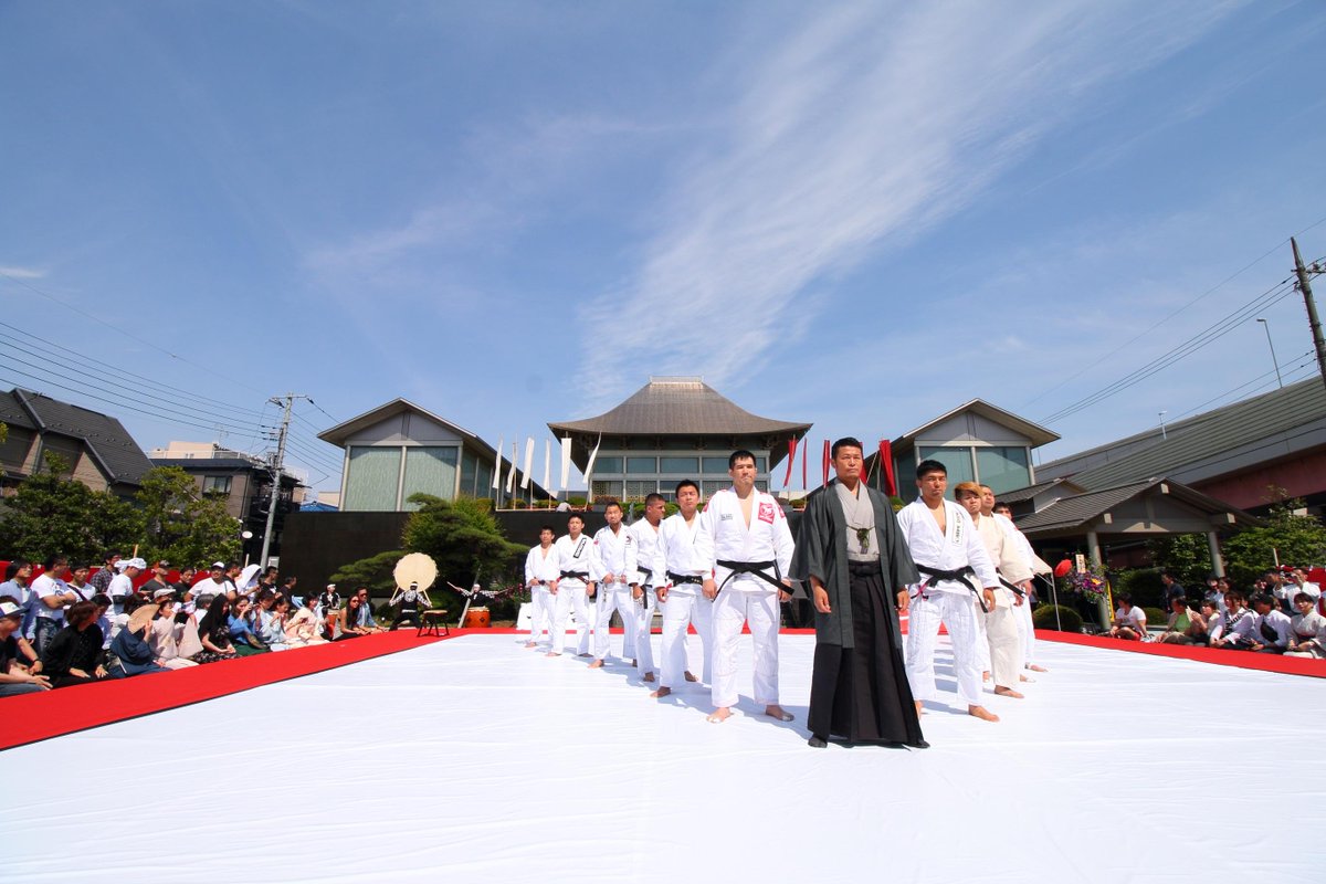 一騎討 A Twitter 全選手による入場式です 青空に袴や道着が映えますね 袴は 男着物 Com たちばなや さんにご協力頂きました Http T Co Rlvfobpwot Http T Co Vw6byjmobf