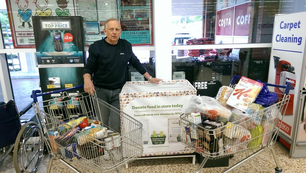 eversden_amanda's tweet photo. @TescoBracknell amazing collection for #foodbank this week #generous customers http://t.co/76koEeNalg