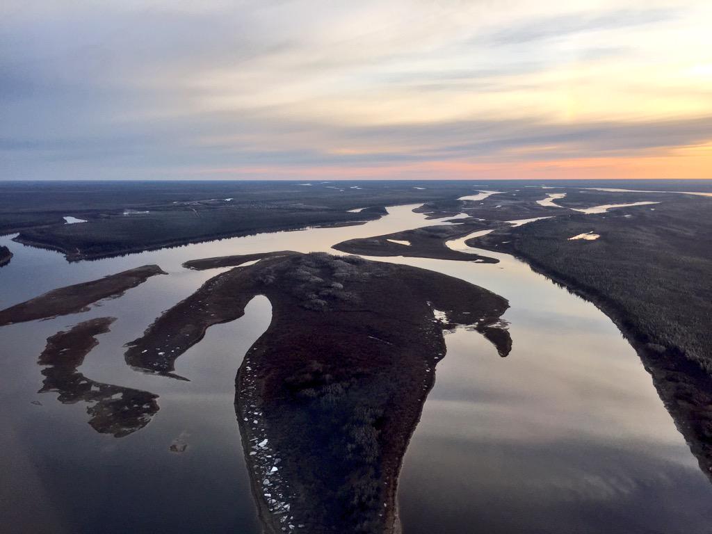MedicCyp's tweet photo. Flying over the Albany River #careinmotion #7793 #moosecrew http://t.co/If3seF5sbB