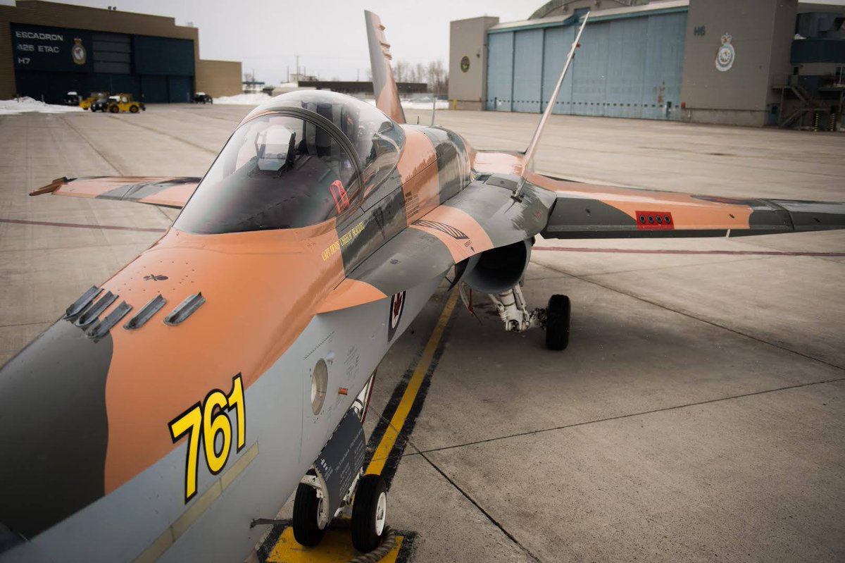 ARC_RCAF's tweet photo. R. 2 principales bases d’op du #CF18 #Hornet: 3e Ere Bagotville, 4e Ere Cold Lake #CF18Demo #ARC #jeuquestionnaire http://t.co/cJdp5gHocj