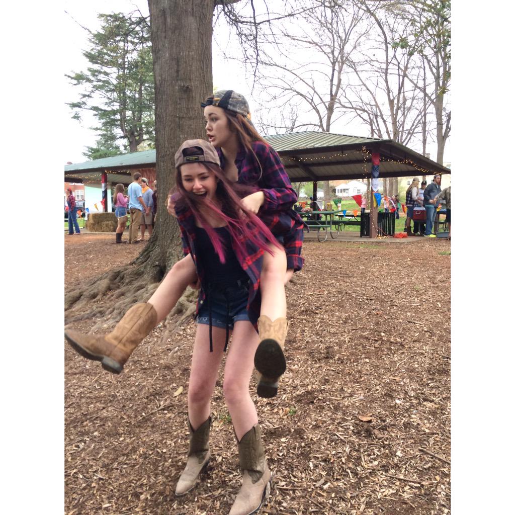 britt444ny's tweet photo. best time of my life #WhyIYL #YoungLifeIn5Words http://t.co/FqK27opoVc