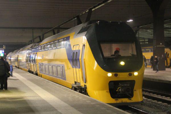 Springlevende's tweet image. Ik moest me even haasten om de trein te halen. Er was gelukkig nog een plaatsje vrij in de laatste wagon.