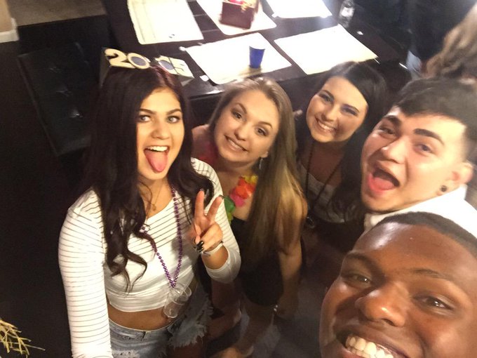 Selfie sticks are always fun http://t.co/b2A159Zfo6