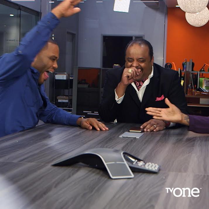 tvonetv's tweet photo. .@rolandsmartin goes on the #Blackish set with @anthonyanderson, @TraceeEllisRoss &amp; @deoncole! Tonight at 8/7c! http://t.co/vf36n72l2C
