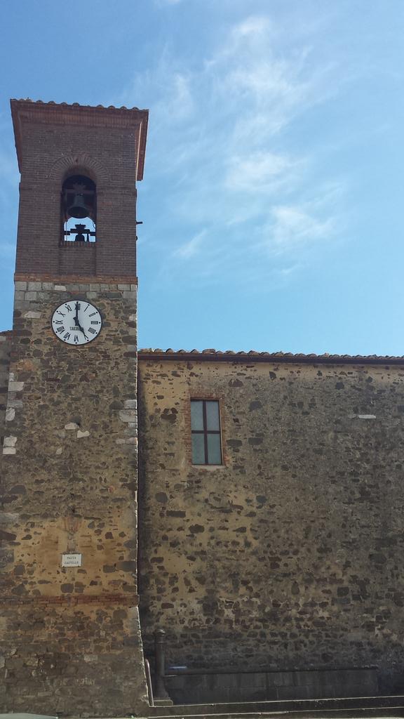 rossipresidente's tweet photo. Alle 17.00 in punto a #SantAngeloInColle Un tesoro  che splende sulle colline senesi #ToscanaCiSiamo http://t.co/GlnIVbMsUx