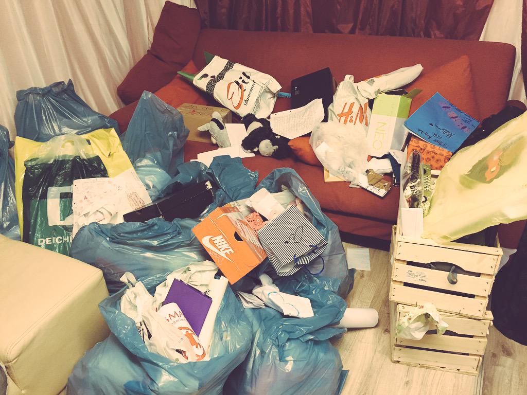 Julien_Bam's tweet photo. Yo, das sind alles Geschenke vom heutigen Tag! Ihr seid sooooo verrückt!! http://t.co/cTOfToCtHP