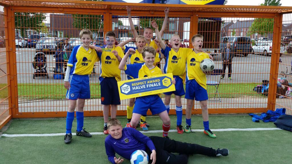 Jongens gr 8 winnen respectprijs tijdens halve finale #CruyffCourt en zijn door naar de finale in Amsterdam!