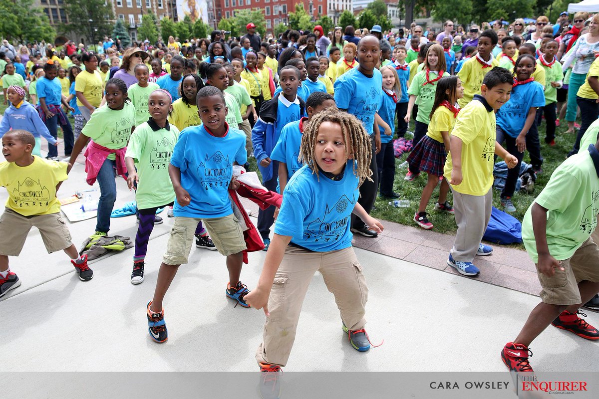 ENQphoto's tweet photo. 1,500 children show their dance moves during @CincyBallet #CincyDance @WashingtonPark @Enquirer http://t.co/Dr7EHxyrW9