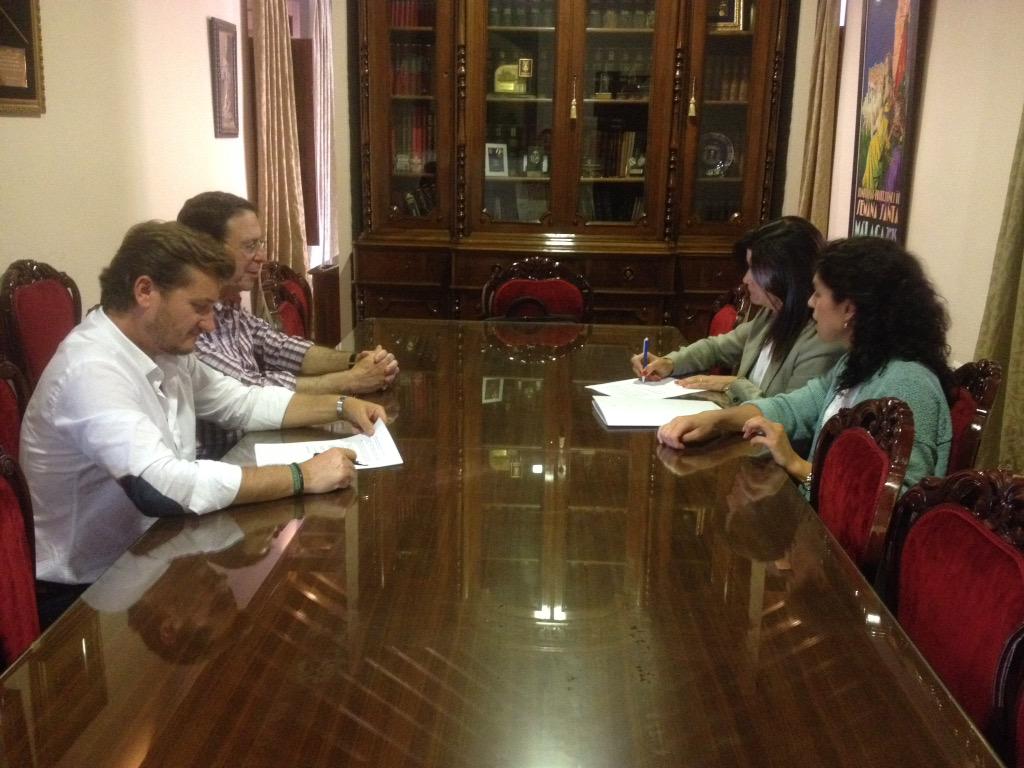 Firma acuerdo de colaboración de <a href="/cofradiasmalaga/">Agrupación de Cofradías de Semana Santa de Málaga</a> con <a href="/RedMadreMLG/">Red Madre</a> #CofradiasMLG
