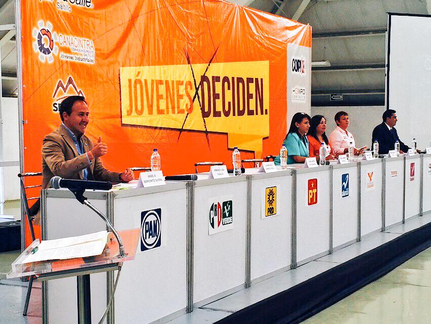 vanguardiamx's tweet photo. Se ausenta el candidato del PRI-PVEM @alunacanales de debate organizado por jóvenes de #Saltillo #JovenesDeciden http://t.co/XdURavSHOc