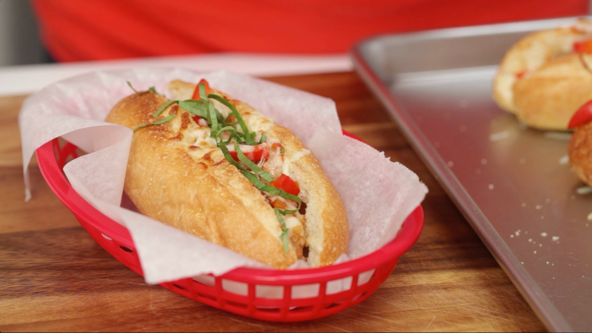 Up ur lunch game w/ our int'l sandwich recipes, like this melty Italian hoagie @Cooking_Light s.net2.tv/s/d6m85l