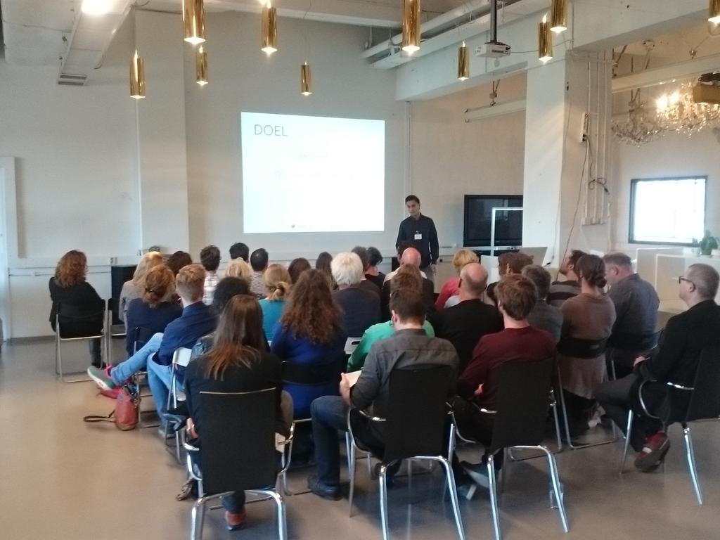 KnapZackNL's tweet photo. onderwijsinnovatie event van start! Hoe ziet het onderwijs van de toekomst er uit? #onderwijsinnovatie @studio_tast http://t.co/c8xAkQCUco
