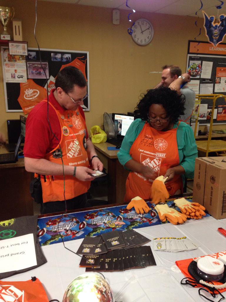 gonzobxny's tweet photo. 954 safety super heroes!@BWickkiser14 @lightinthewoods #NYMetrosafety http://t.co/GXy8FhhQ5Q