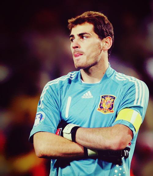 MotivacionesF's tweet photo. Hoy es el cumpleaños #34 de Iker Casillas ¡FELICIDADES! http://t.co/jITGqclZ1q