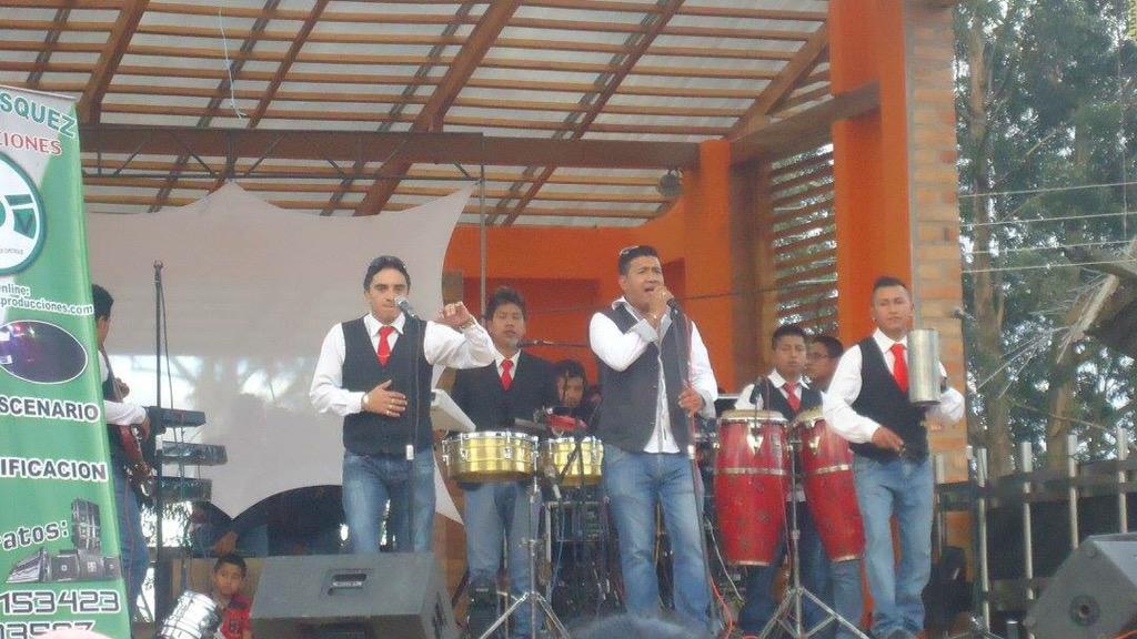 fernanditoo14's tweet photo. Show en cuenca http://t.co/3hUYEvqJFz