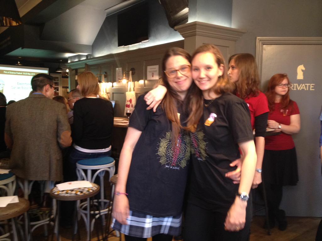 LucyCollins18's tweet photo. #pint15 #quiz @pintofscience http://t.co/FgX2IXDU4F