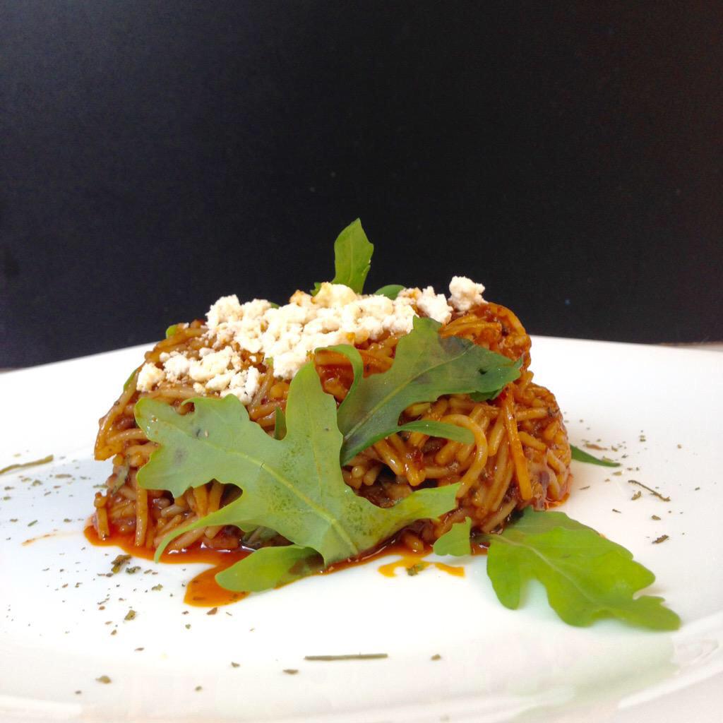 CantinitaPop's tweet photo. HOY #menucantinita Fideo seco c/mole y quesito añejo 3 tiempos agua y postre $85 #keepitpop @DFHambrientas @BiccaCo http://t.co/R40XAJvqG0