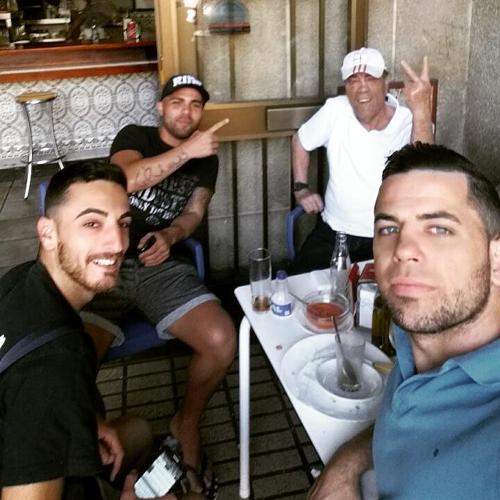 IsmaaBox's tweet photo. Buen desayuno con el gran Paco Mendez!! ✌✌
@vicengarcon http://t.co/nNWEsWckZs