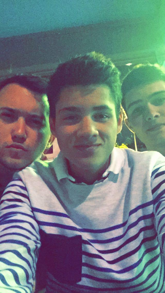 Eliottbecassis1's tweet photo. #mtp #sulivans #copain #portefeuille #fise #fist #MaisQuiEstSaoulIci #MonPull #DamienPd http://t.co/gQbr3n1NHX