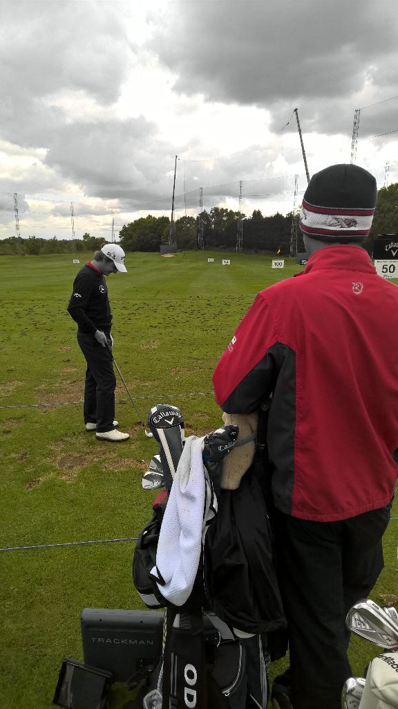 AthenaSportsMgt's tweet image. Seems quiet relaxed over here in the rain @GrilloEmiliano, I think he loves the weather! #donotlookup #bmwpga