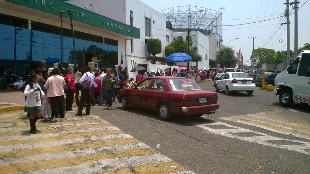 AlertaNaucalpan's tweet photo. Entrega discrecional de apoyos con fines electorales, en la oficina postal de Naucalpan @AlertaNaucalpan @Manzur_Jose http://t.co/2zyRWxHVlW