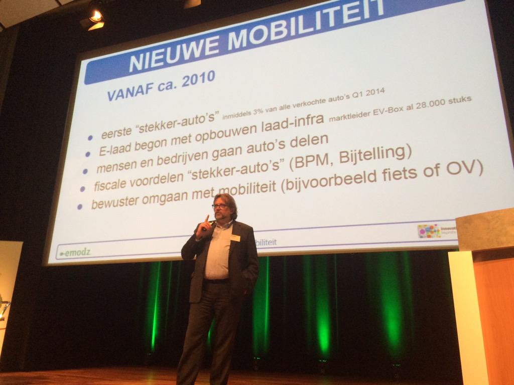 SlimmeMob's tweet photo. Henk Meiborg van Emodz  vertelt over nieuwe mobiliteit op op #deloitte #automotive #event #nieuwemobiliteit http://t.co/ipN9sudLzN