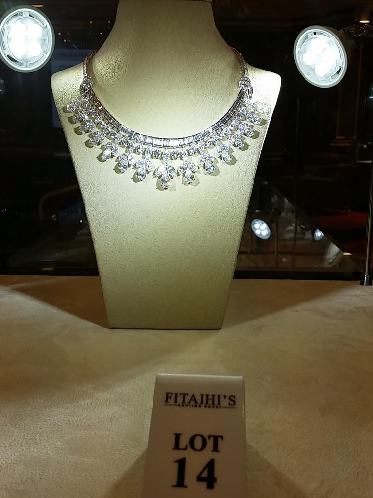 azzouzgold's tweet photo. #اول_مزاد_مجوهرات_في_المملكة  اكثر من مليون ريال هذا العقد ،،،لمن ستكون ؟؟ ومن سيقتنيه ؟؟ http://t.co/AtlU7fG15q