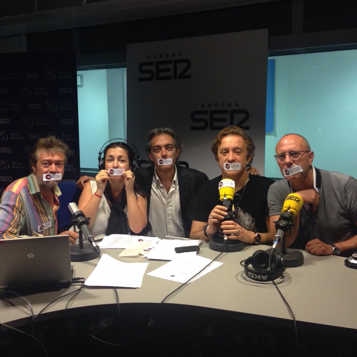 Neo_Sala's tweet photo. Esta mañana en el programa @HoyPorHoy hablando de UN DÍA SIN MÚSICA.
#undiasinmusica http://t.co/2Dl0ZrAvMX