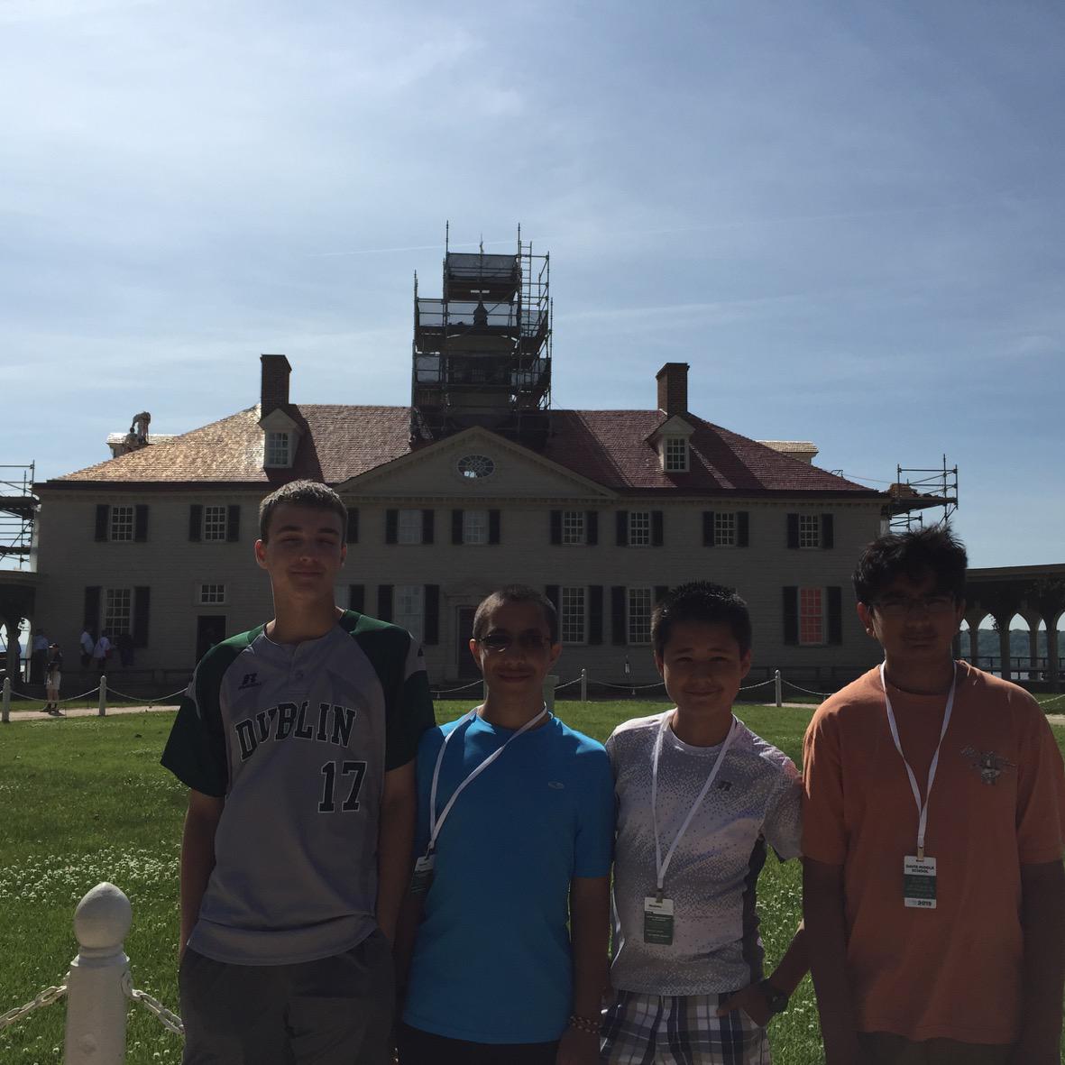 DavisDCTrip's tweet photo. Hanging out at Mount Vernon. #wearemovingin #nicecrib http://t.co/zmPX1o32px