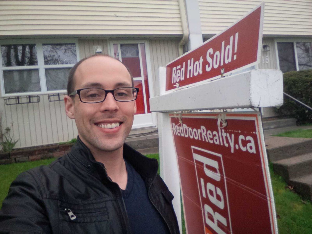 DrHouseMG's tweet photo. Rain or shine this SOLD listing is mine @RedDoorRealty #reddoor #redhotsold #halifaxrealestate http://t.co/fLDrFbhJLq