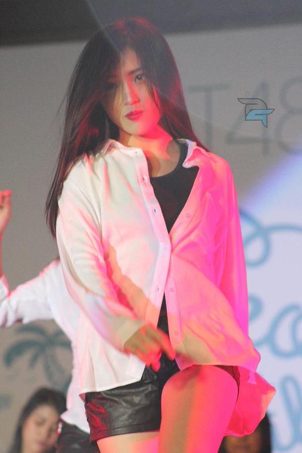 NaomiJiDOL's tweet photo. Vote pose nya Naomi yuk ><

KIRI       < = Retweet
KANAN > = Favorite

Vote yah ^^ #MinA http://t.co/YtyzqsCEgU