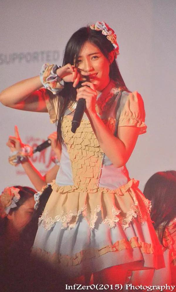 NaomiJiDOL's tweet photo. Vote pose nya Naomi yuk ><

KIRI       < = Retweet
KANAN > = Favorite

Vote yah ^^ #MinA http://t.co/YtyzqsCEgU