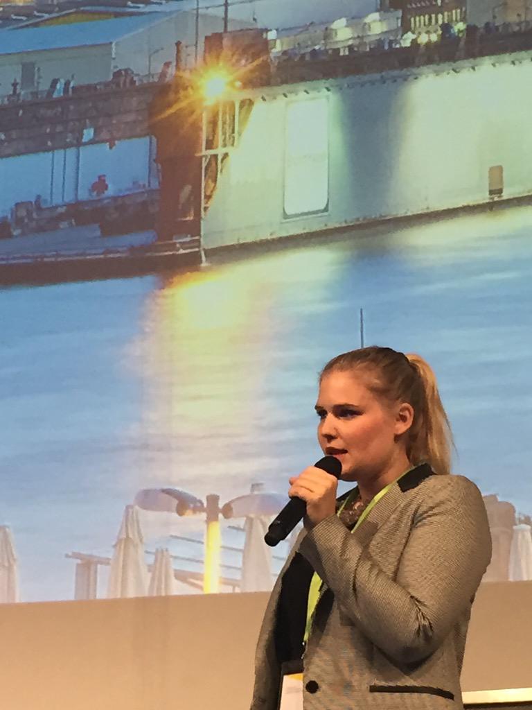 fachpresse_de's tweet photo. Fiona Brandes, PayOrShare: dynamische Preisanpassung für Content-Produkte.  #fpk15 http://t.co/ZfsxzPGIzE