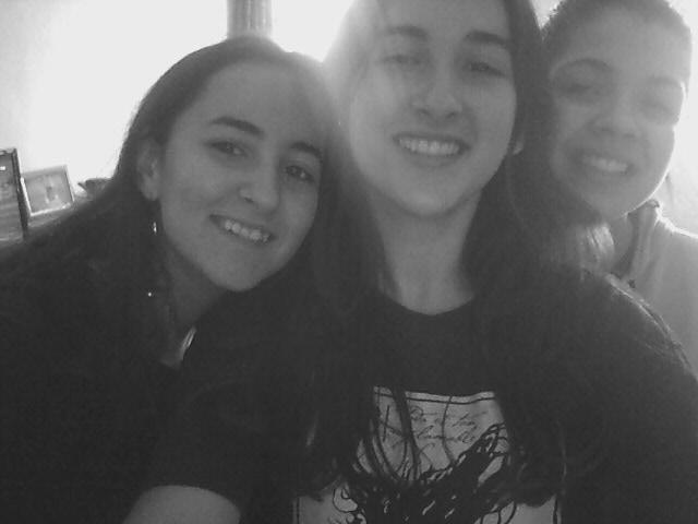 ViikiMendez's tweet photo. Las amo ♥ http://t.co/qKKuOw1Kec