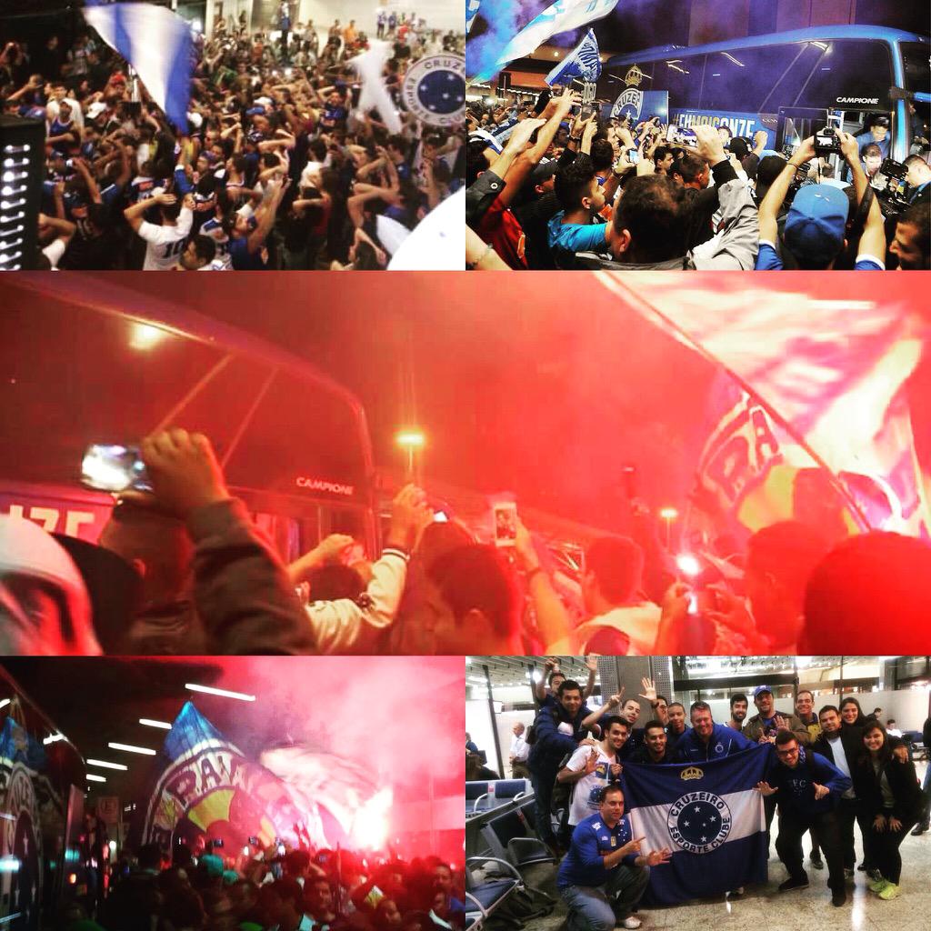 Cruzeiro's tweet photo. Vejam a festa feita no embarque de nossos jogadores ontem a noite, em Confins. #LibertadoresÉRaça! http://t.co/dBON5St4Yh