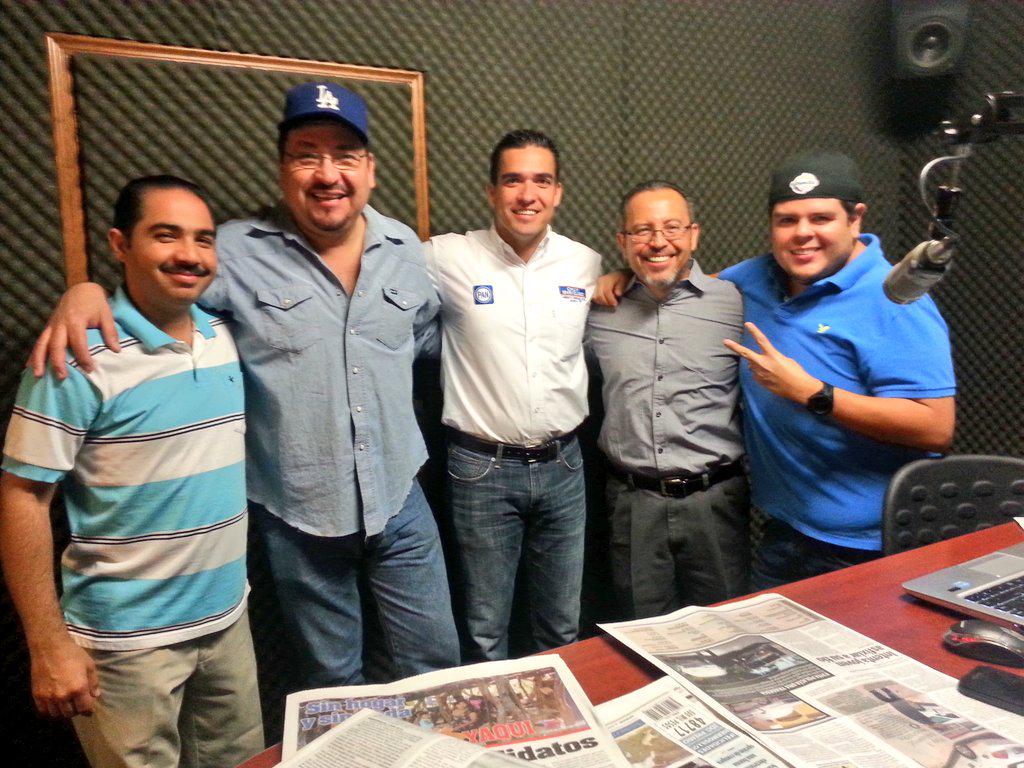 JesusMEnriquez's tweet photo. ¡Gracias @mitatachilebola @noecuriel @Barbiechola_ Willie Valencia por el espacio esta mañana #YoSiTengoUnaPropuesta http://t.co/ER8F9gCZnE