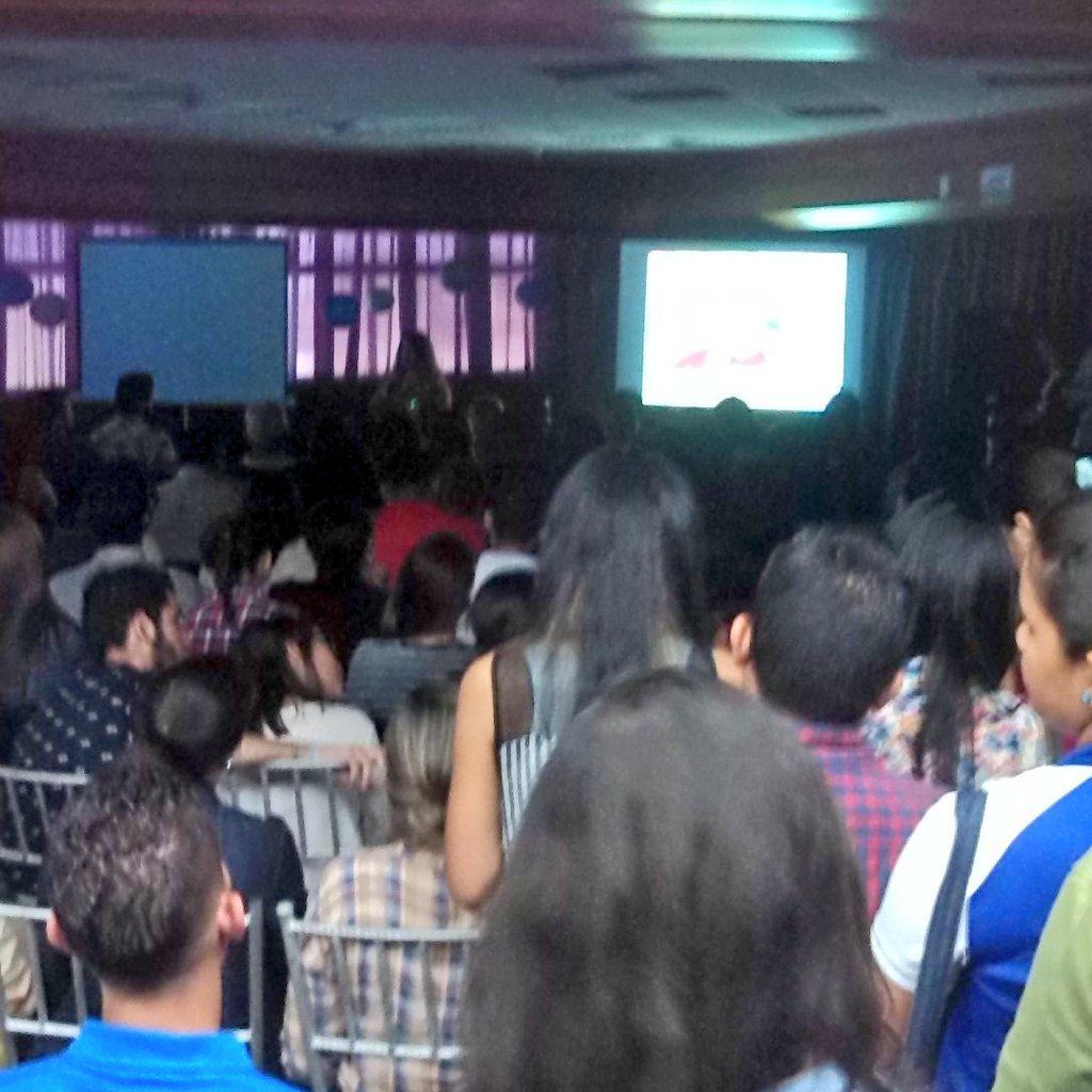 XamCabrera's tweet photo. #EnDirecto @RulitosRincon explica en @enREDate_SM sobre la actitud en relación a las aptitudes del #CommunityManager http://t.co/JH9V5BjmCh