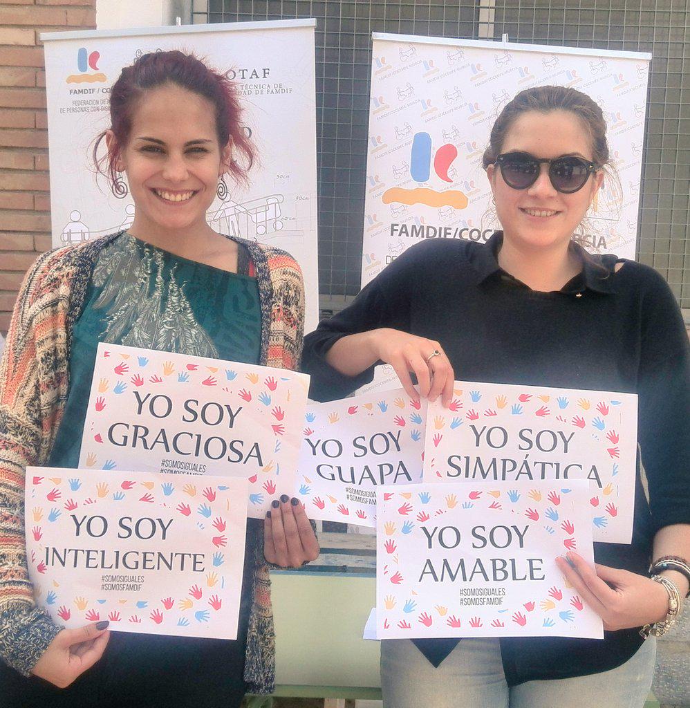 FAMDIF's tweet photo. A estas chicas les falta adjetivos para describirlas!!! Sois geniales!!! #SOMOSIGUALES #SOMOSFAMDIF http://t.co/cYAsdmKLVI