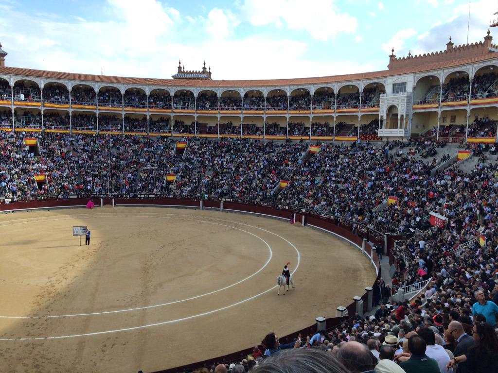 JARRITUSMADRID's tweet photo. AS�� NOS LO PASAMOS AYER EN JARRITUS. ANTES, DURANTE Y DESPUÉS DE LA CORRIDA DE TOROS!! Gracias a todos por la visita! http://t.co/ZGVM0NJZN3
