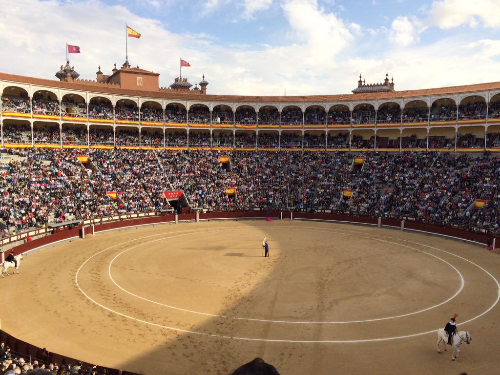 JARRITUSMADRID's tweet photo. AS�� NOS LO PASAMOS AYER EN JARRITUS. ANTES, DURANTE Y DESPUÉS DE LA CORRIDA DE TOROS!! Gracias a todos por la visita! http://t.co/ZGVM0NJZN3