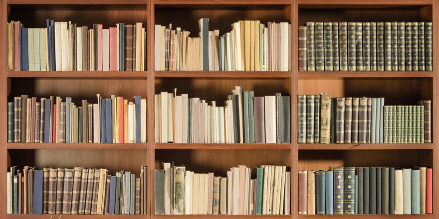 Waterstones's tweet photo. It's the most important question of them all. What order do you keep your books in? https://t.co/cawLqoC1ay http://t.co/RVxXoie9Bu