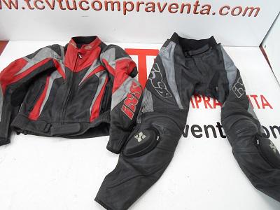 TCVTuCompravent's tweet image. Traje de moto completo IXS cuero rojo y negro. T48. 120€ tcvtucompraventa.com/motos/traje-de…
