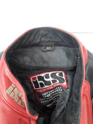 TCVTuCompravent's tweet image. Traje de moto completo IXS cuero rojo y negro. T48. 120€ tcvtucompraventa.com/motos/traje-de…